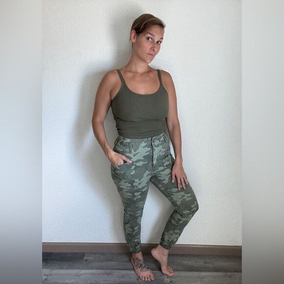 Hollister Camo Jogger Ultra High Rise Banded Ankle Pants Small - Picture 1 of 12